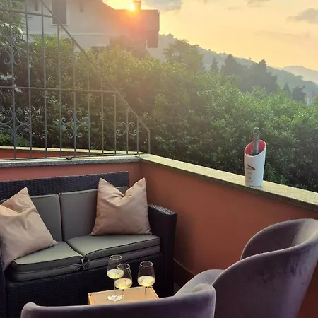 Sunset Lakeview Small Paradise