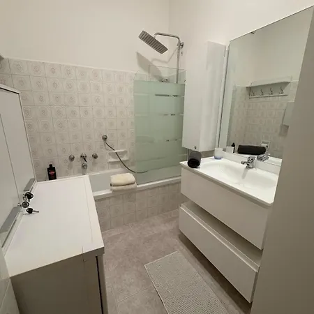 Апартаменты Sunset Lakeview Small Paradise